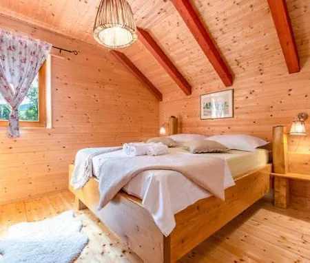 Lika Mazini Vila Gračac