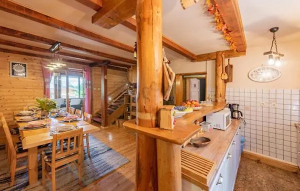 Lika Mazini Vila Gračac